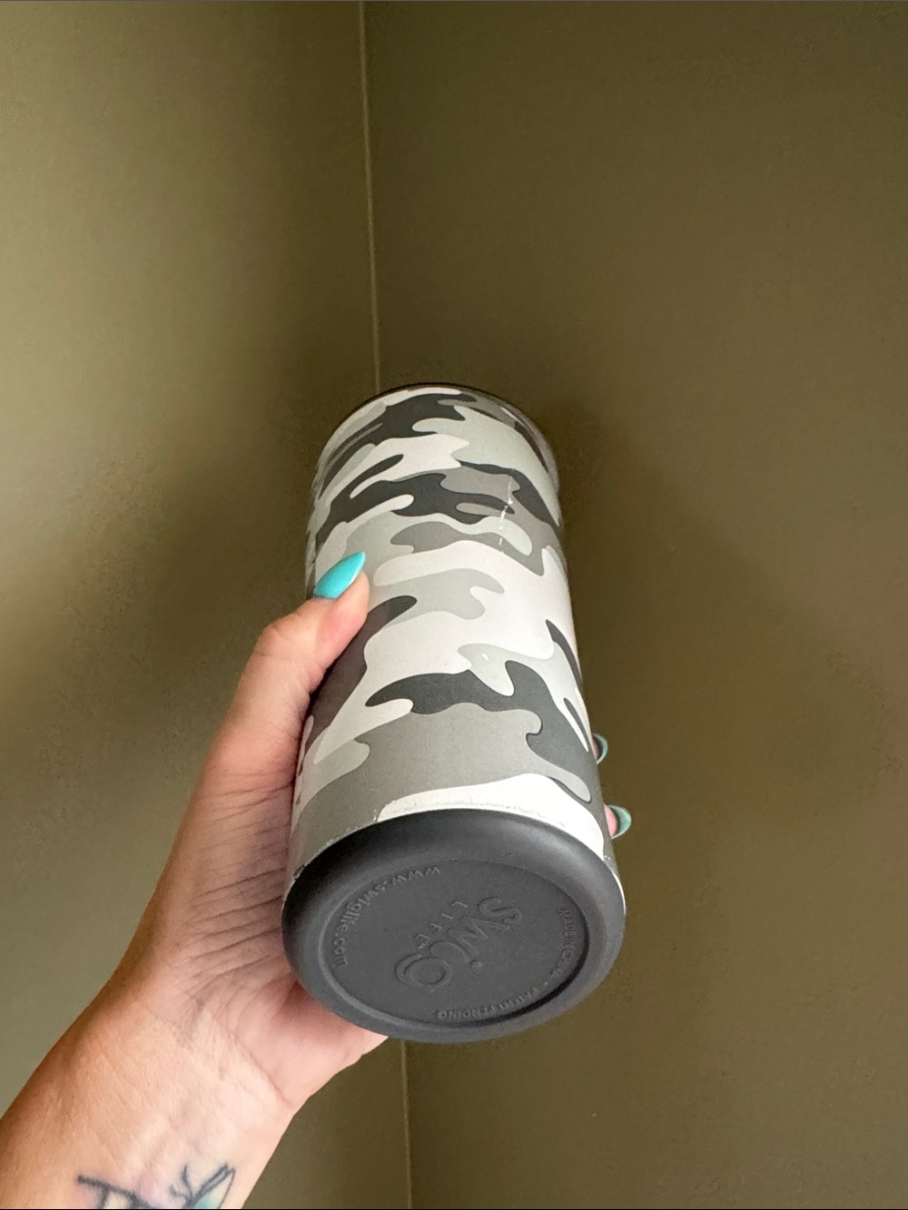 Gray Camo Insulated Travel Tumbler - Stainless Water Bottle - Picture 4 of 5